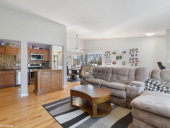 3rd image of 901 Jackson Ct #901