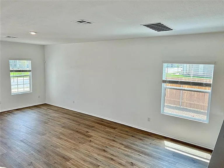 290 Silver Glen Dr — Photo 19