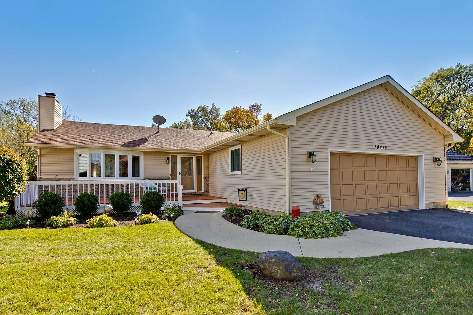 10415 Country Ln photo 1