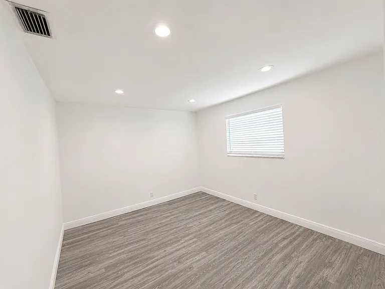 5109 Johnson St — Photo 13