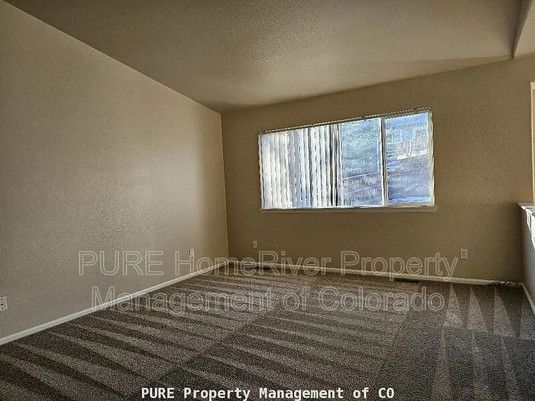 9394 Cove Creek Dr — Photo 5