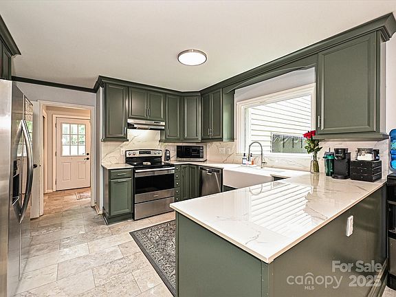 4th image of 2437 Woodleigh Dr