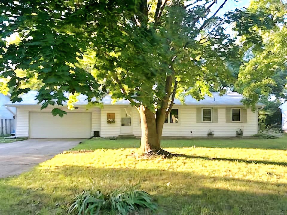 1st image of 4411 E Centre Ave