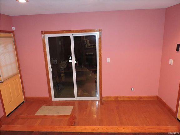 4th image of 154 Bismarck St