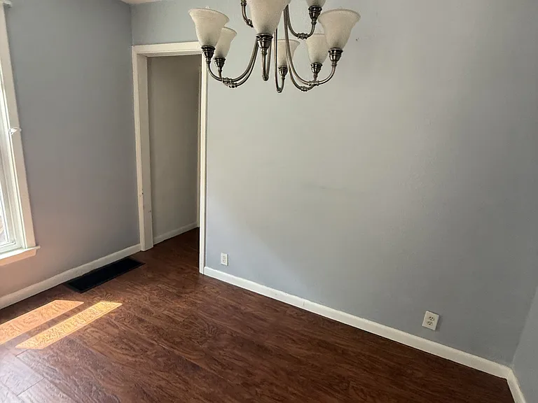 118 S Crysler Ave — Photo 4