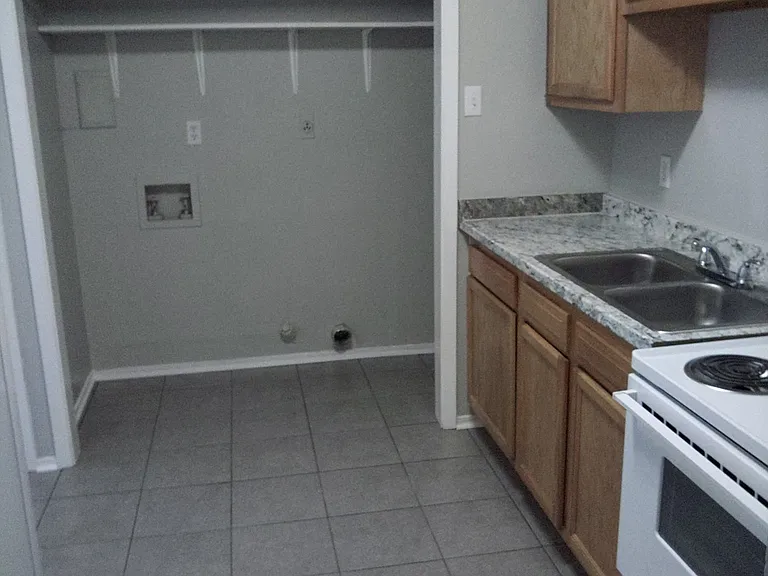 110 Omega St — Photo 8