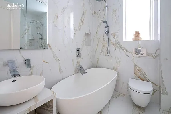 Sold by Sotheby's International Realty | media 14