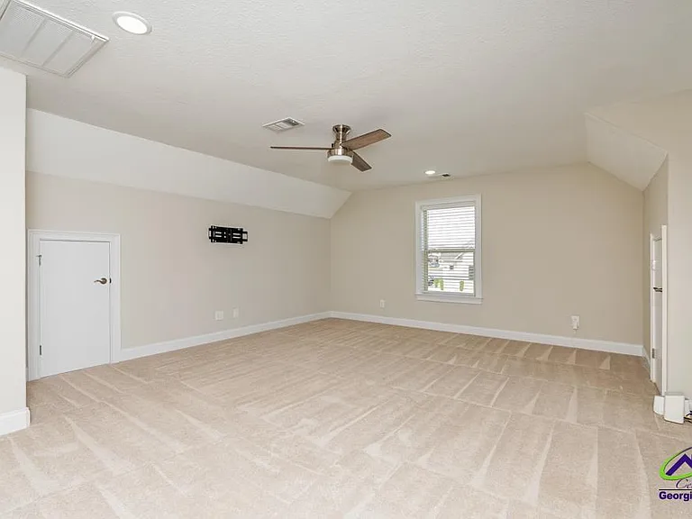 101 Georgia Dean St — Photo 38