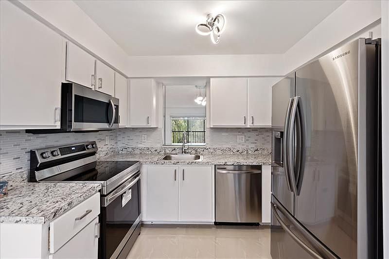 1st image of 7301 Amberly Ln