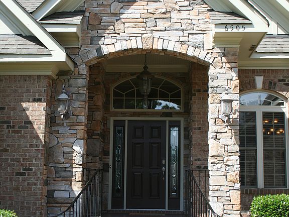 Covered front entry w/stone