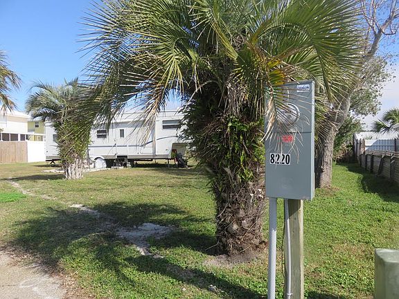 4th image of 8220 Pelican Walk Ln