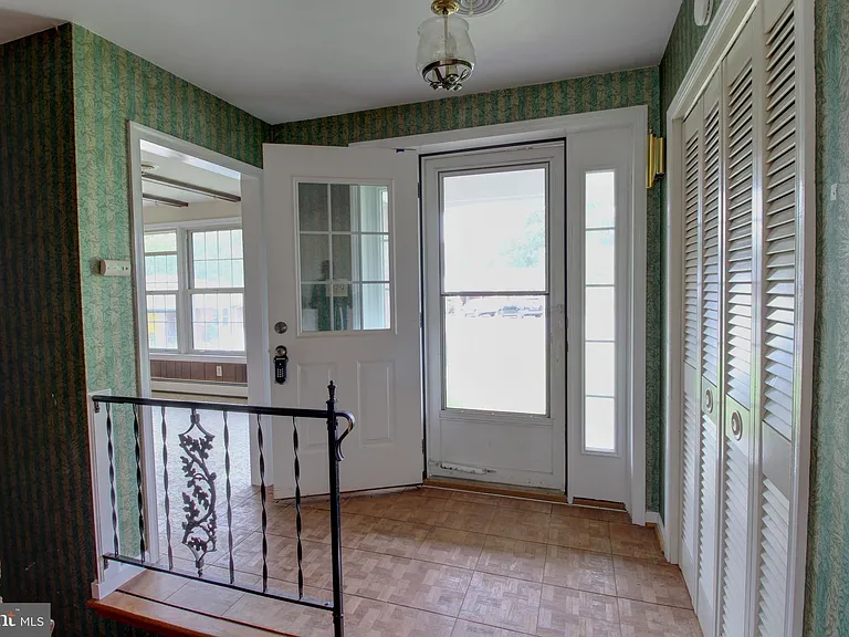 113 Thornton Ct — Photo 4