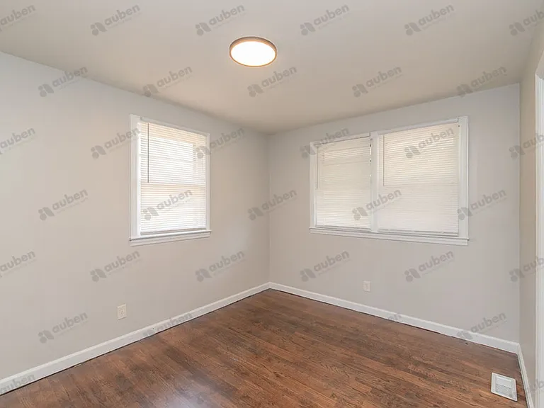 109 Vanderbilt Cir — Photo 12