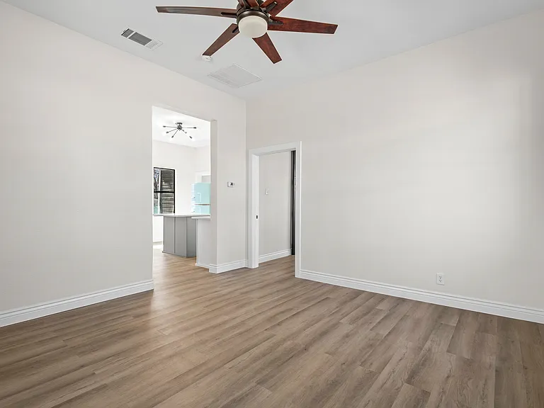814 W Fern St — Photo 4