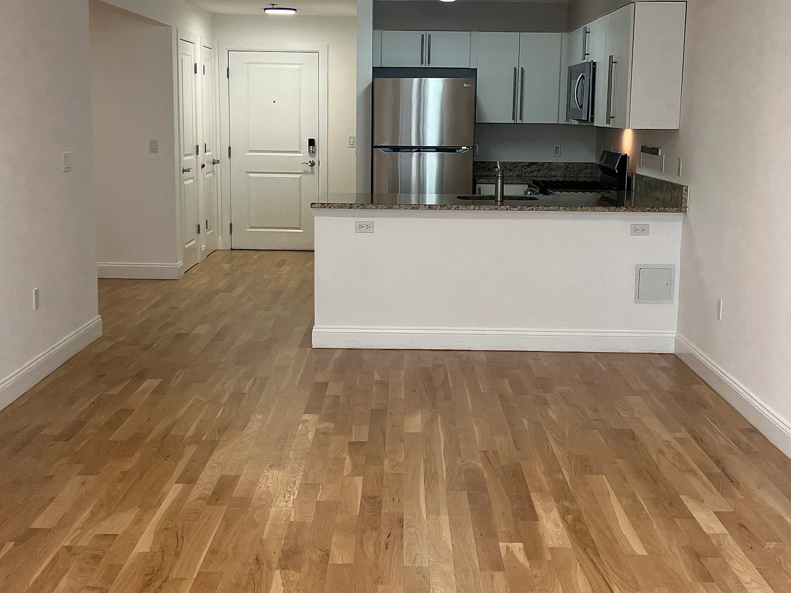 1 bed, 993 sqft, $2,600 — Photo 3