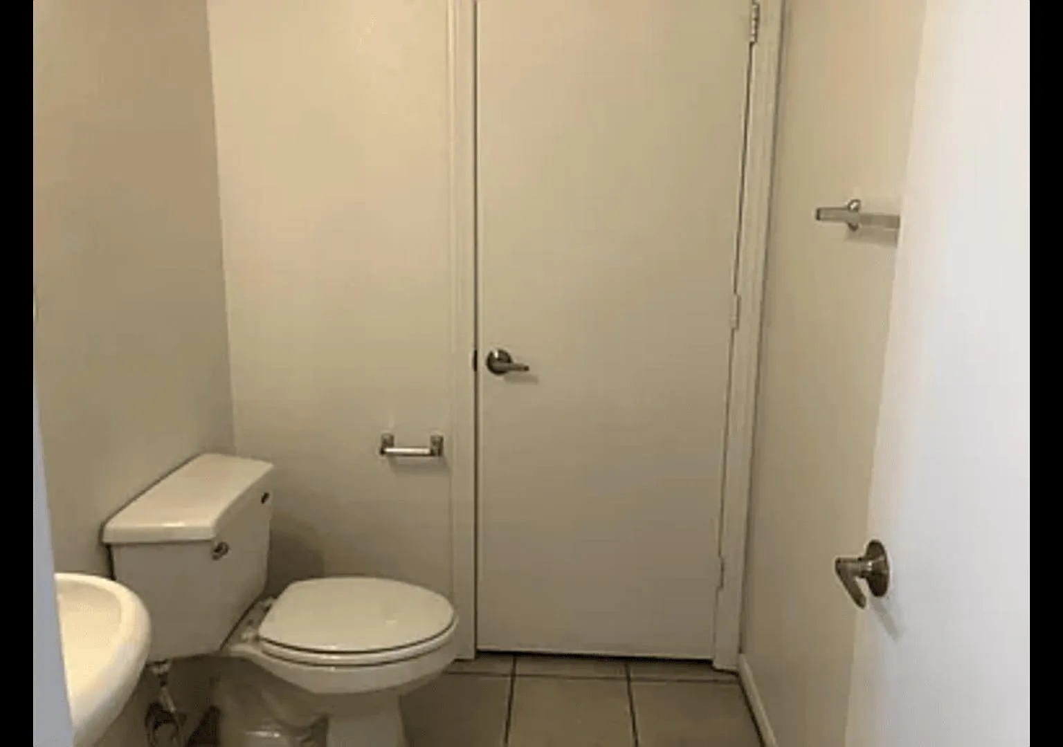 4 bed, 1.5 bath, 2200 sqft, $910 — Photo 3