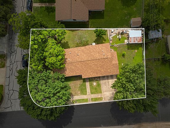 3rd image of 2000 Cedar Ave