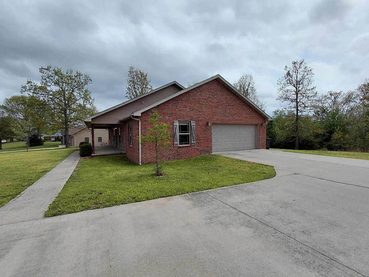 Building Photo - 102 Highland Woods Dr