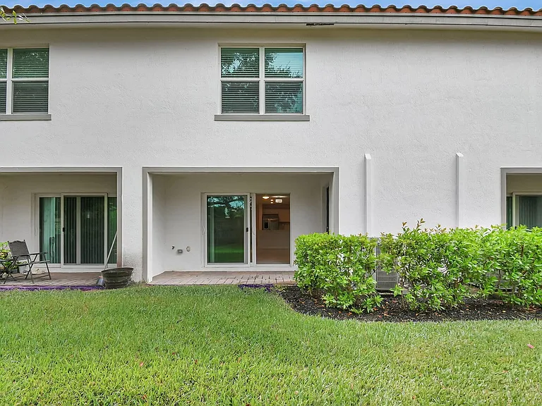 6851 Broadwater Ln — Photo 26