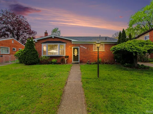 19483 Ingram St, Livonia, MI 48152