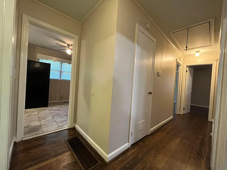 128 Baker St — Photo 9