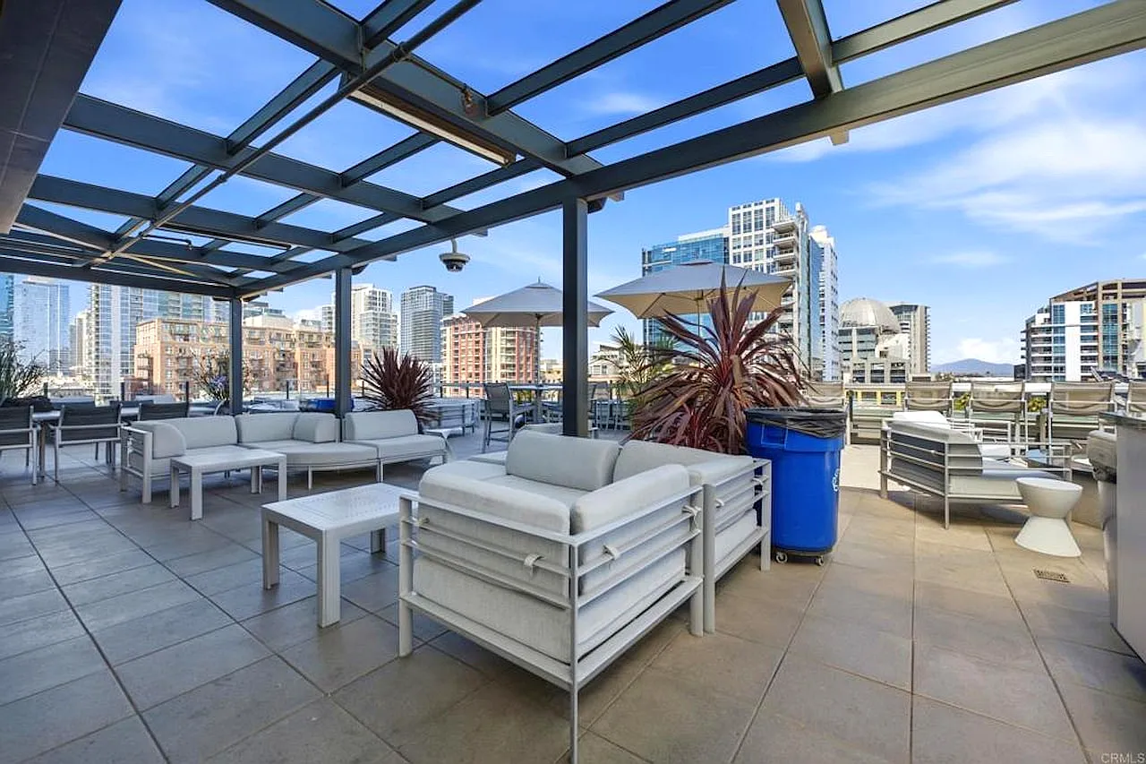 2 bed, 853 sqft, $3,950 — Photo 2