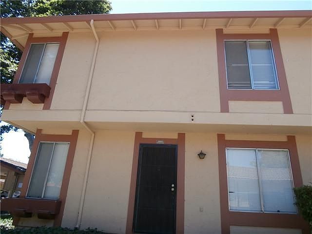 2nd image of 4901 Bridgepointe Pl