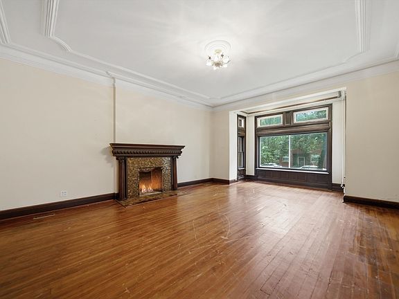 4th image of 1529 W Adams St