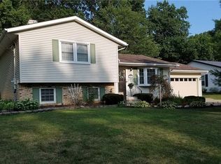 1411 Rolling Meadows Dr, Vermilion, OH 44089
