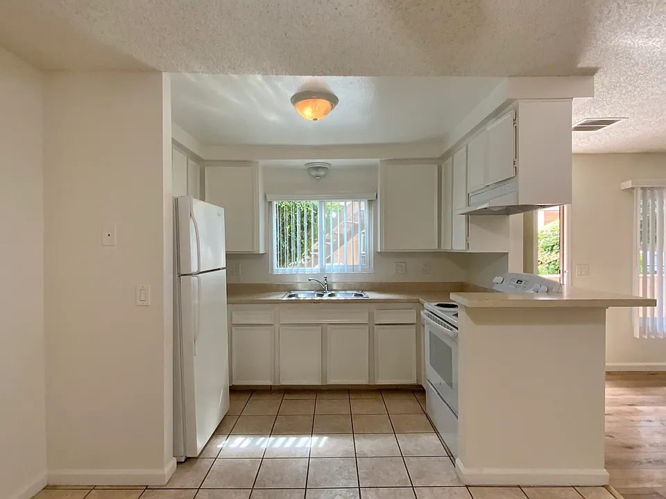 Kitchen / Dining Area