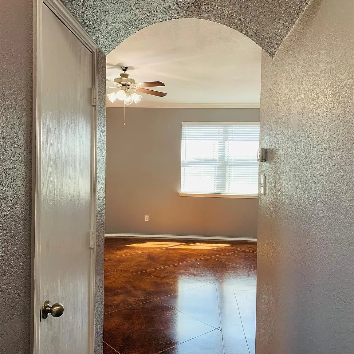 3 bed, 1206 sqft, $1,900 — Photo 2