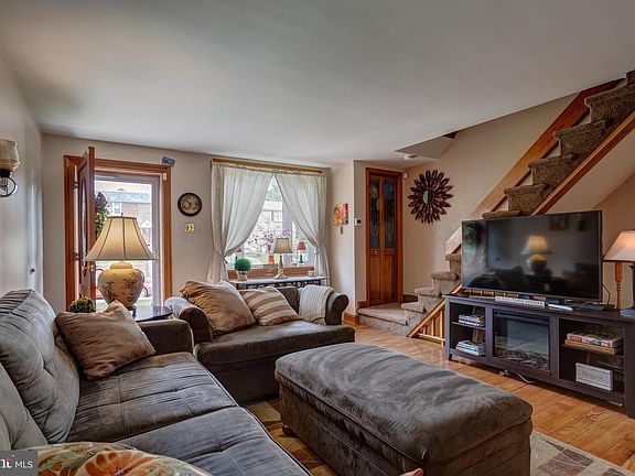 5th image of 224 Spruce St