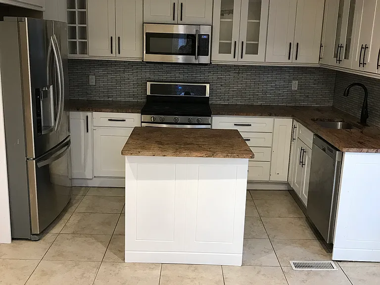 28 Middle St — Photo 11