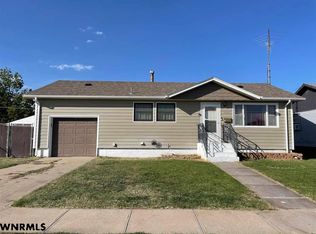 1009 W Overland Dr, Scottsbluff, NE 69361