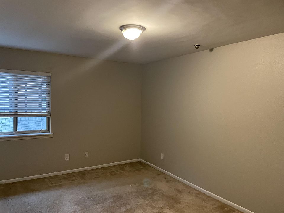 2nd image of 5095 Roswell Rd #309