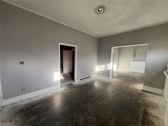 2nd image of 517 E Bragg St