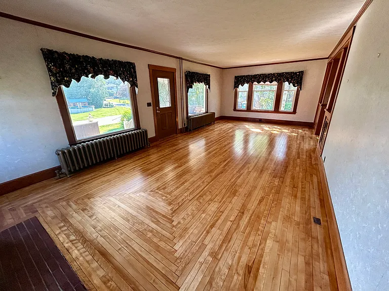 80 Western Ave — Photo 2