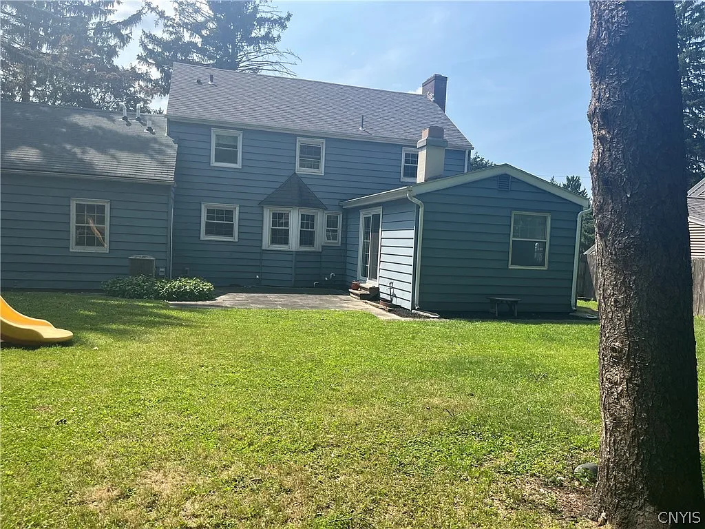 3 bed, 1.5 bath, 1848 sqft, $2,750 — Photo 3