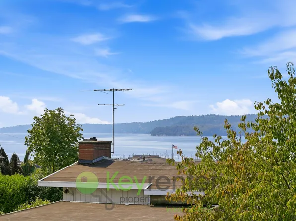 924 S 226th Pl, Des Moines, WA 98198