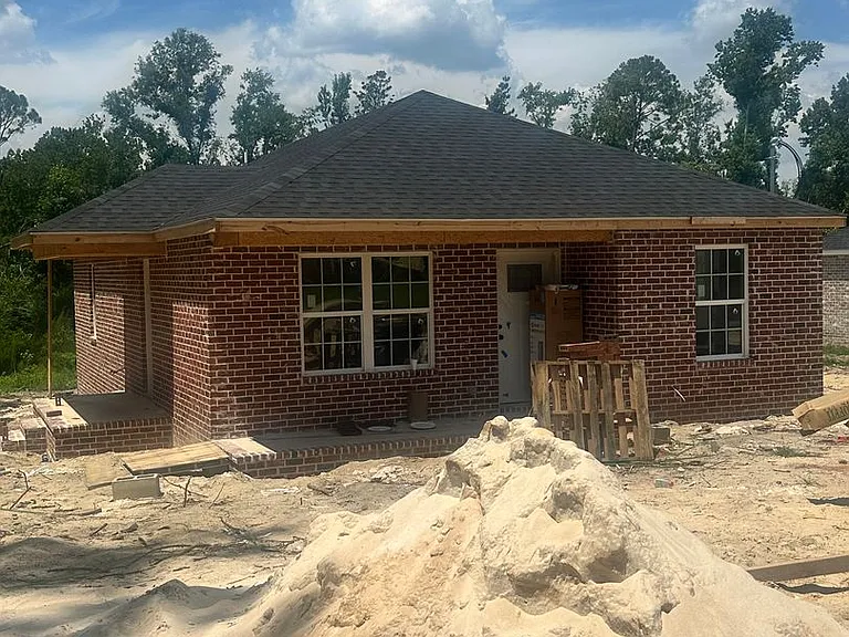 902 Moxley Dr — Photo 1