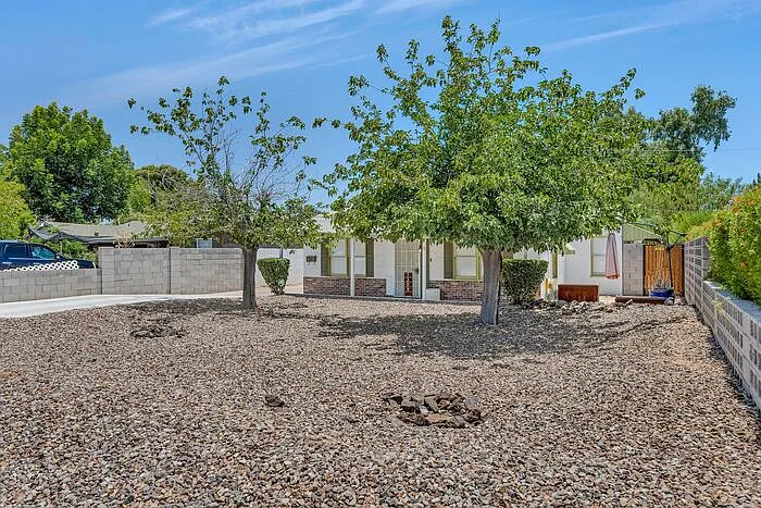 1209 E Meadowbrook Ave — Photo 2