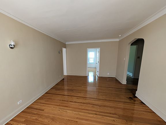 2nd image of 6707 N Greenview Ave APT 1F