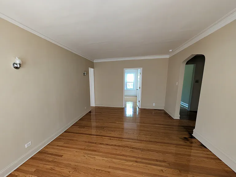 6707 N Greenview Ave #1F — Photo 2