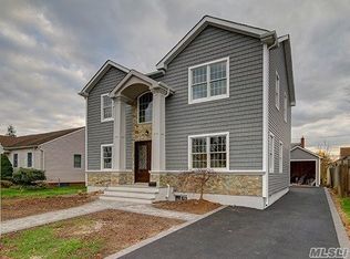 15 Bentley Rd, Plainview, NY 11803