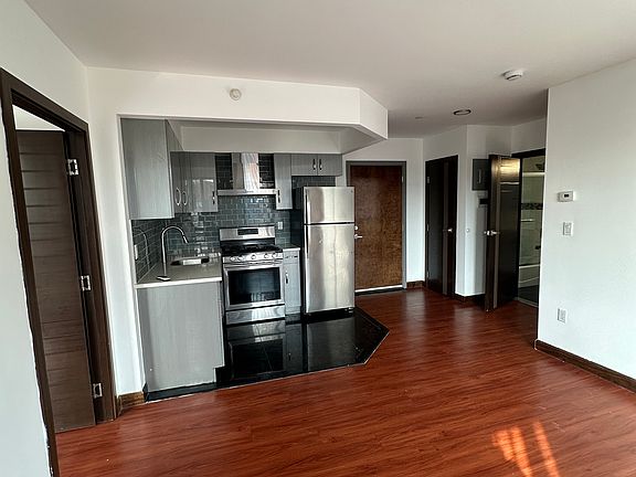 3rd image of 9103 Whitney Ave APT 6C
