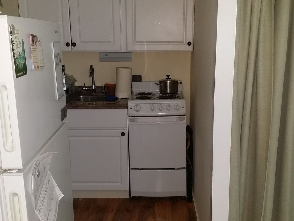 2nd image of 5233 Brooklyn Ave NE APT 3
