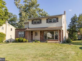 426 Farnsworth Dr, Broomall, PA 19008