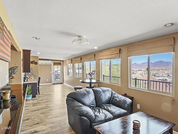 4th image of 9418 Hilltop Dr