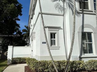 (Undisclosed Address), Hollywood, FL 33027