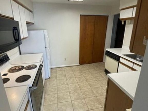 3rd image of 839 Little Bay Ave APT F